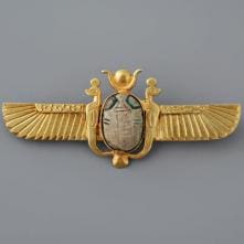 Egyptian Revival scarab brooch in faience and gold. 