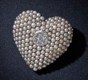 shape of a heart encrusted with pearls or engraving
