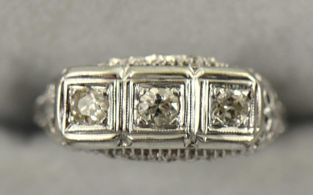 Three Stone Engagement Rings – Oval Gold Gemstone