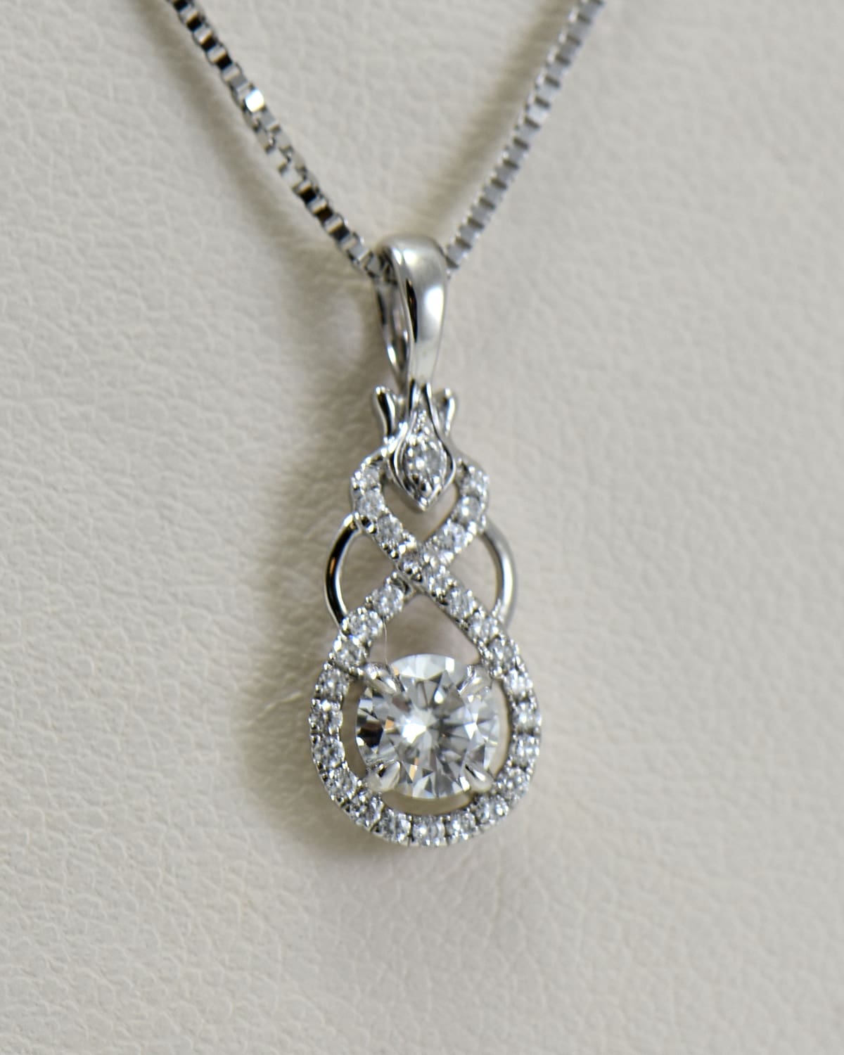 Custom Diamond Infinity Pendant in White Gold | Exquisite Jewelry for ...