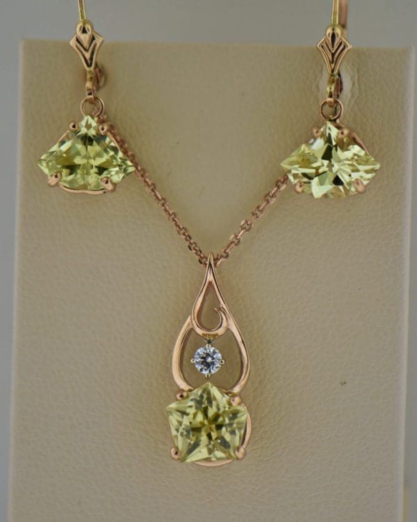 pentagonal chrysoberyl pendant and earrings rose gold 4