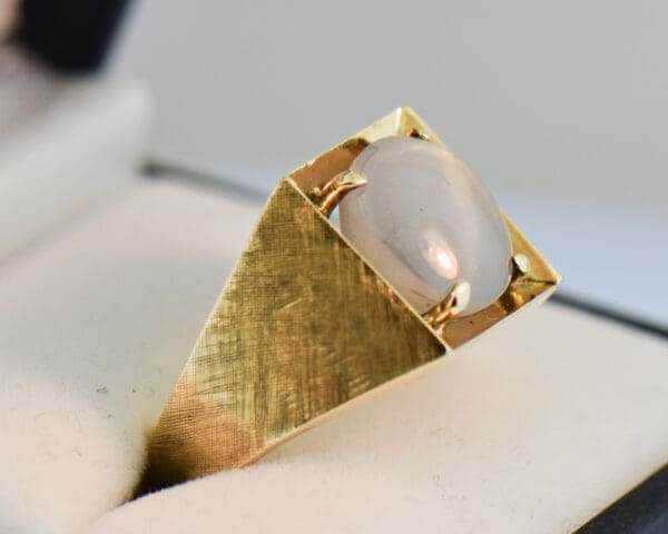 mid century textured gold gents ring with amazing natural star sapphire 4