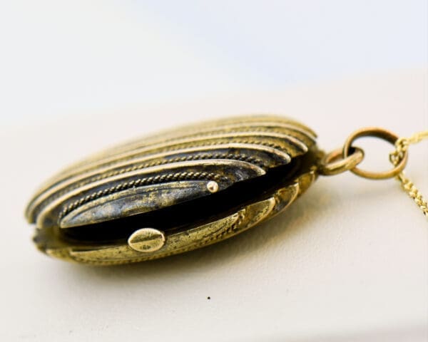 oval gold striped locket with rope trim 4