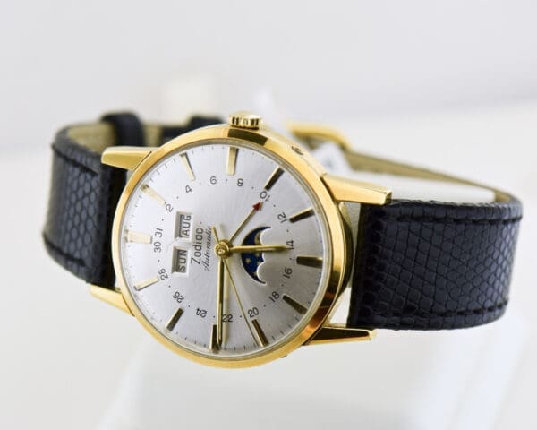 vintage zodiac swiss automatic moonphase calendar wristwatch