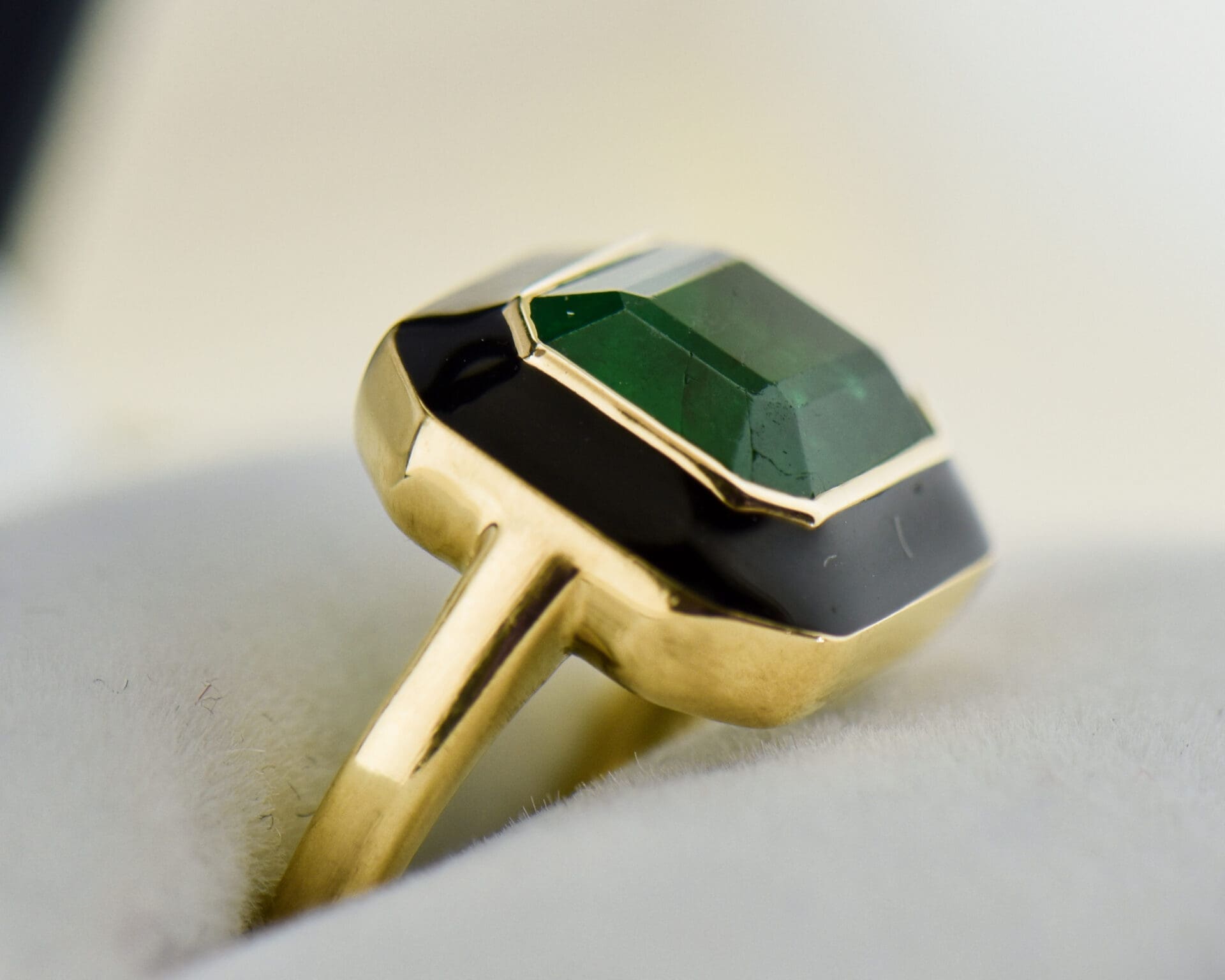 vintage 1980s bezel set ring with deep green emerald and black enamel 2