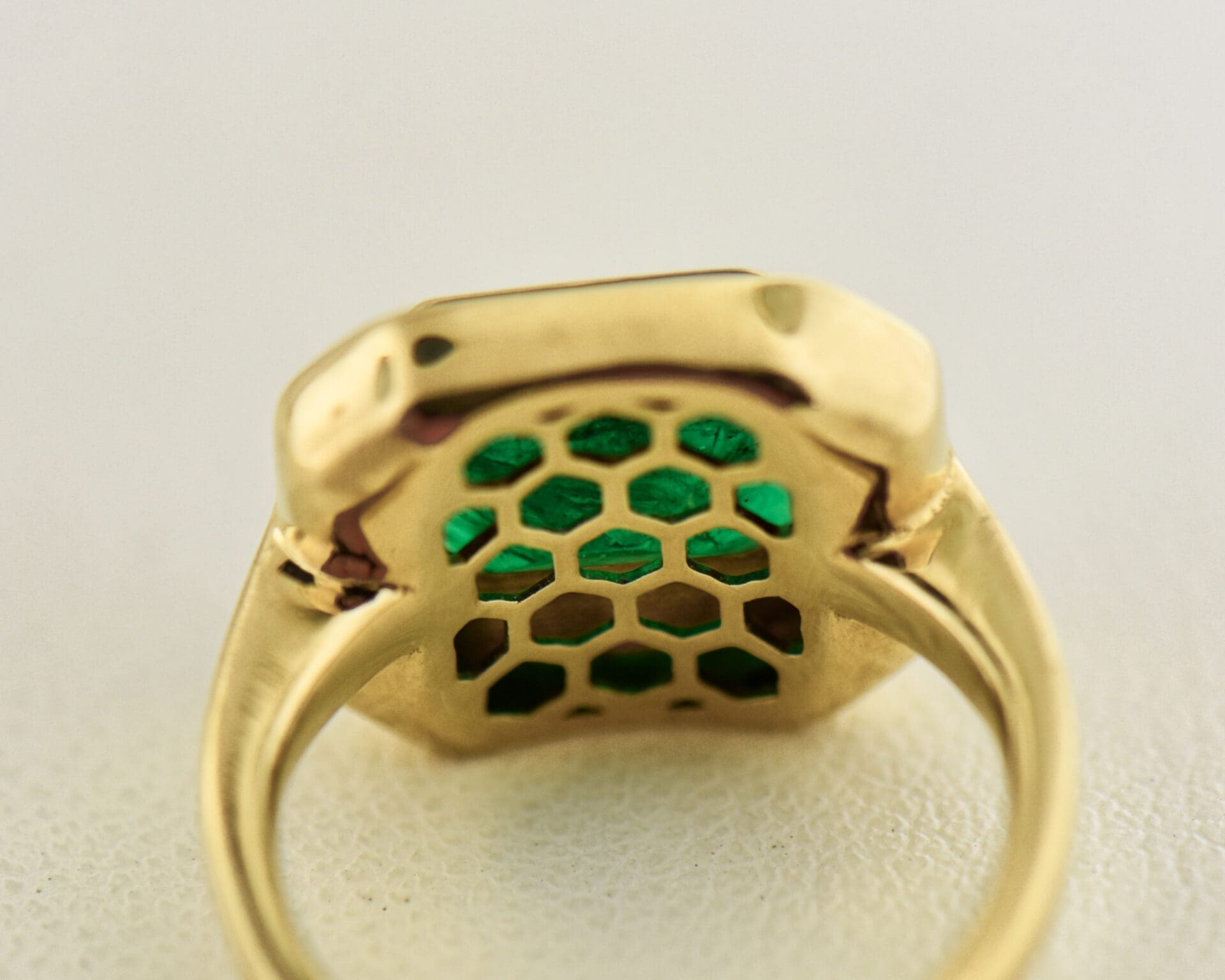 vintage 1980s bezel set ring with deep green emerald and black enamel 5