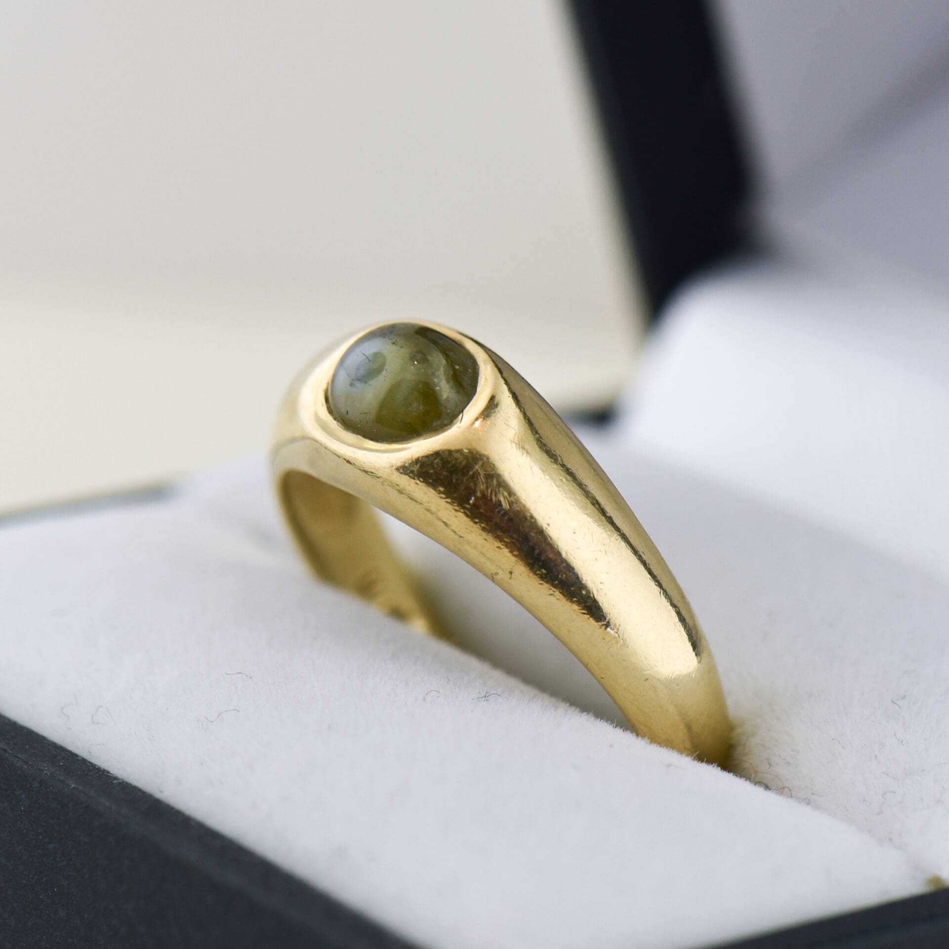 vintage gents gold gypsy ring with cats eye chrysoberyl 4