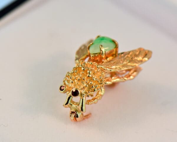 vintage gold bee brooch with jade body and ruby eyes 3