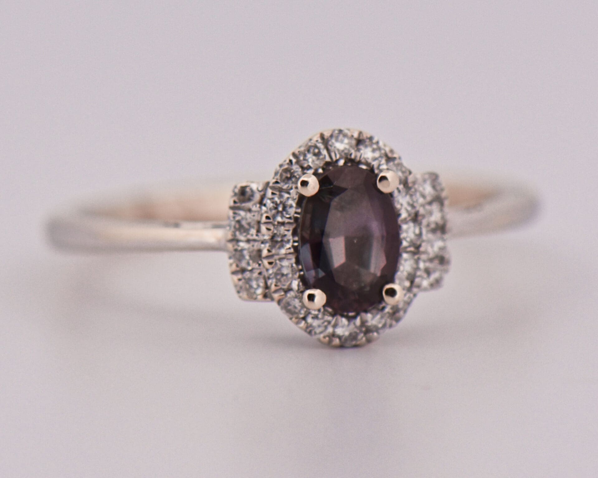 brazilian alexandrite and diamond ring with strong color change 5