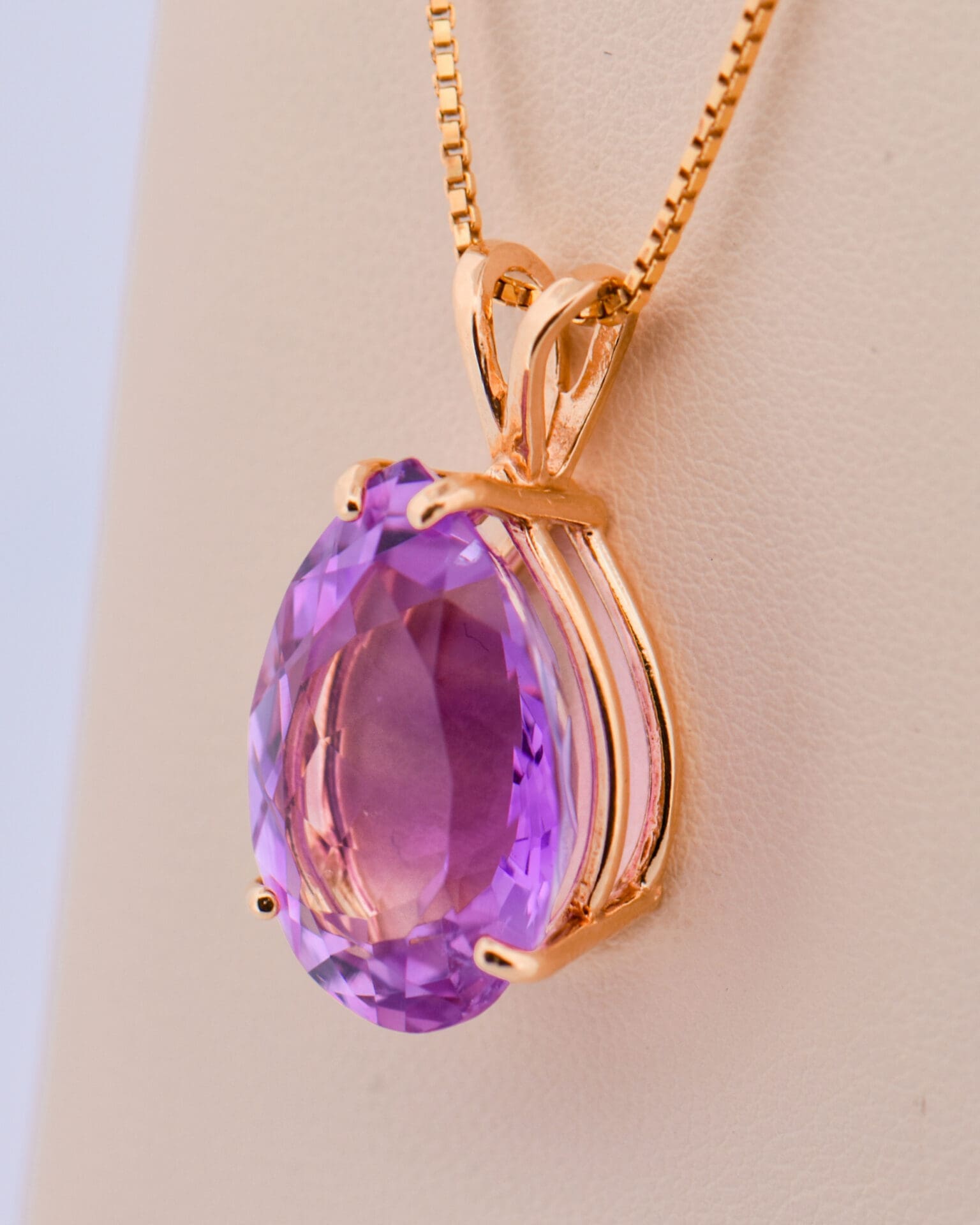 medium violet color amethyst solitaire pendant in 14k yellow gold 2