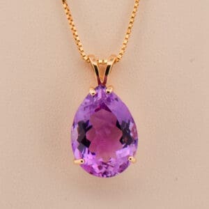 medium violet color amethyst solitaire pendant in 14k yellow gold