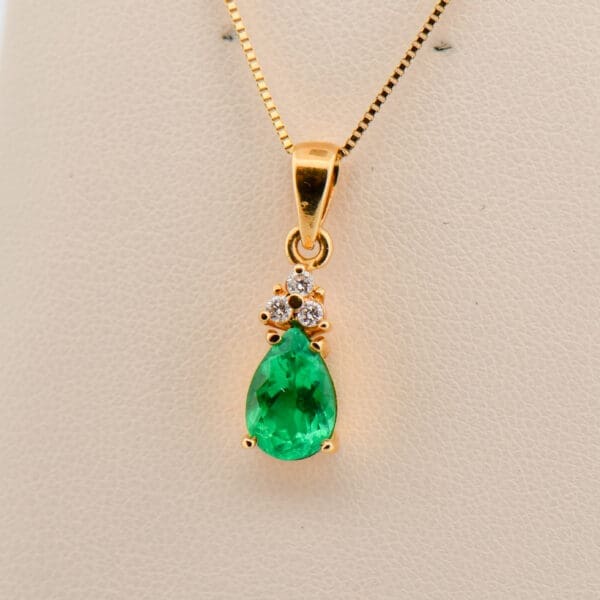 pear shape colombian emerald and diamond pendant 3