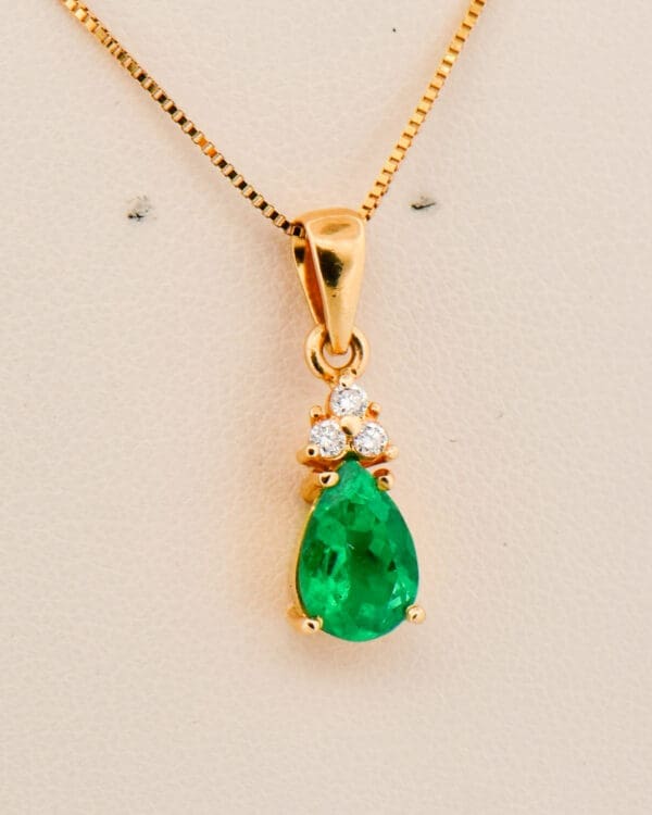 pear shape colombian emerald and diamond pendant