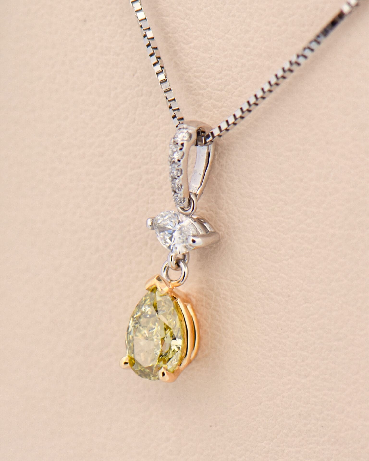 rare chameleon diamond color shifting pendant 2