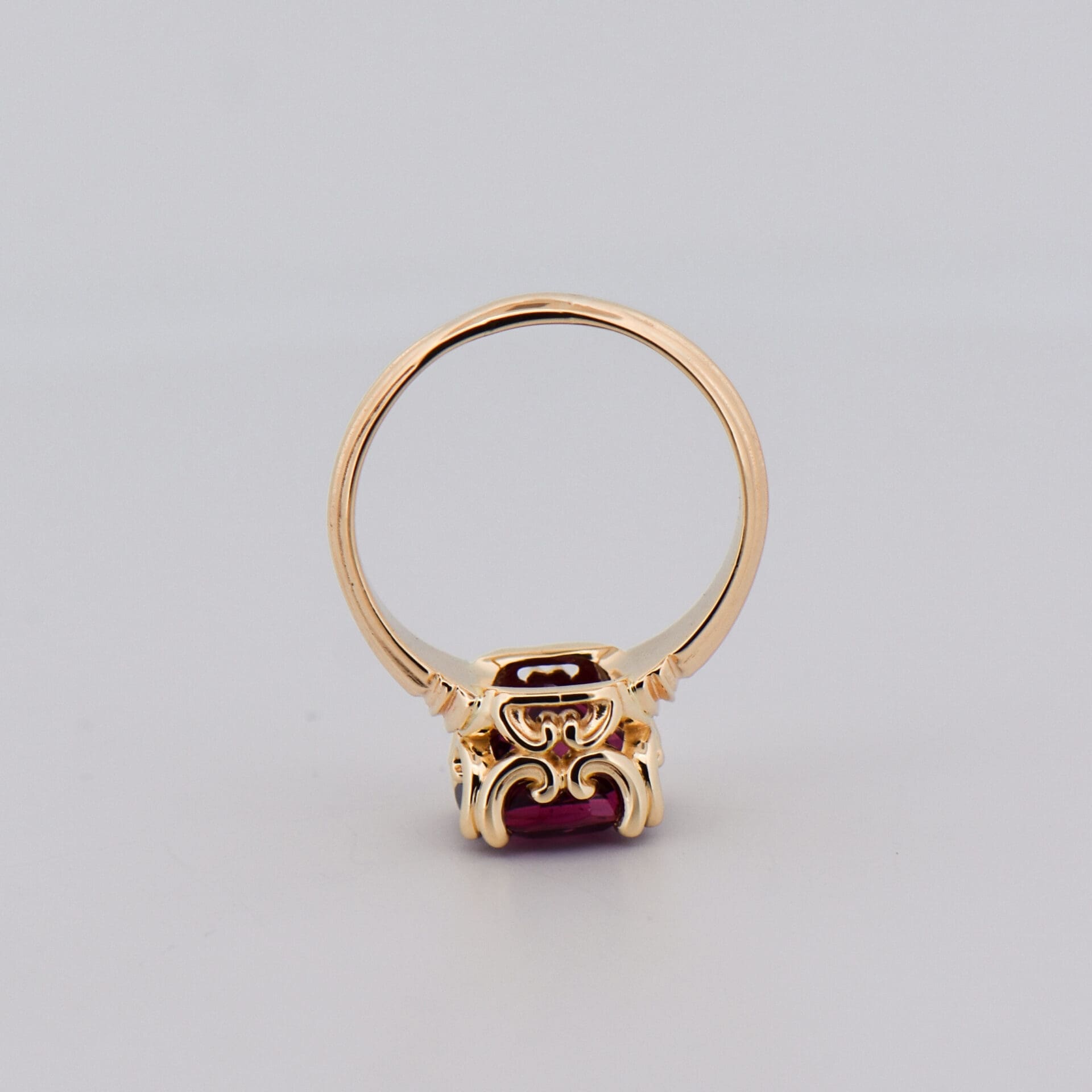 stunning raspberry rhodolite garnet yellow gold vintage ring 2