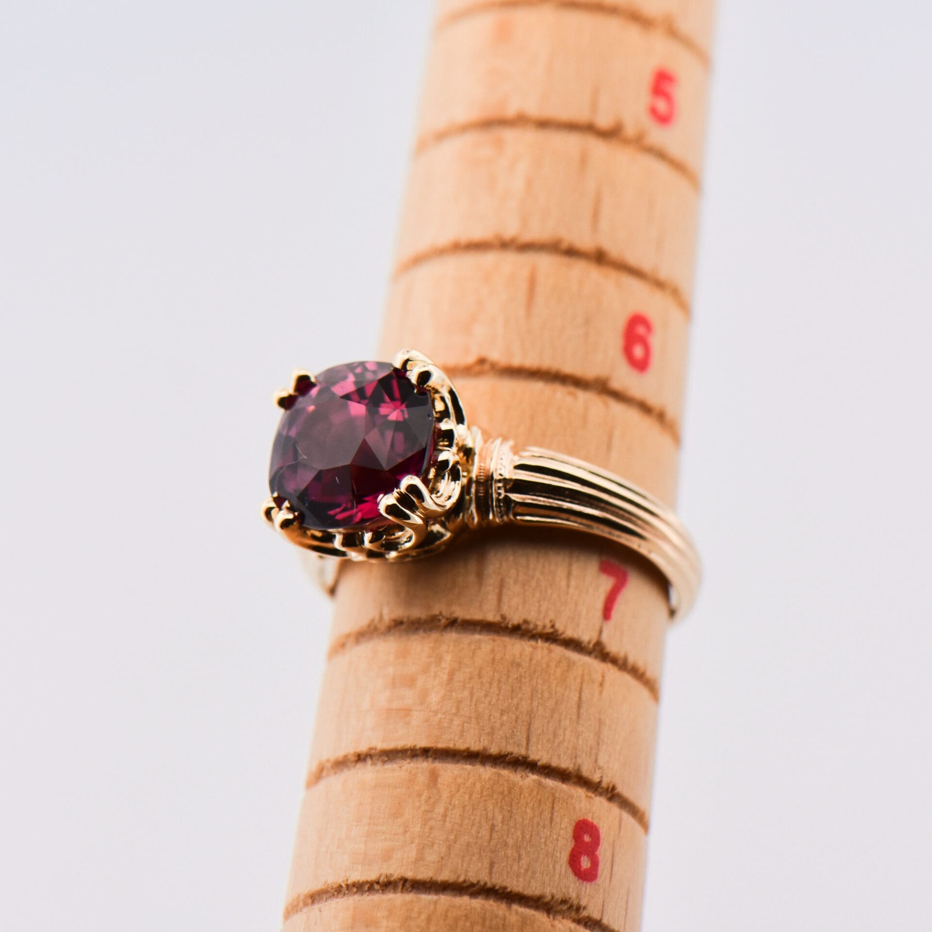 stunning raspberry rhodolite garnet yellow gold vintage ring 3