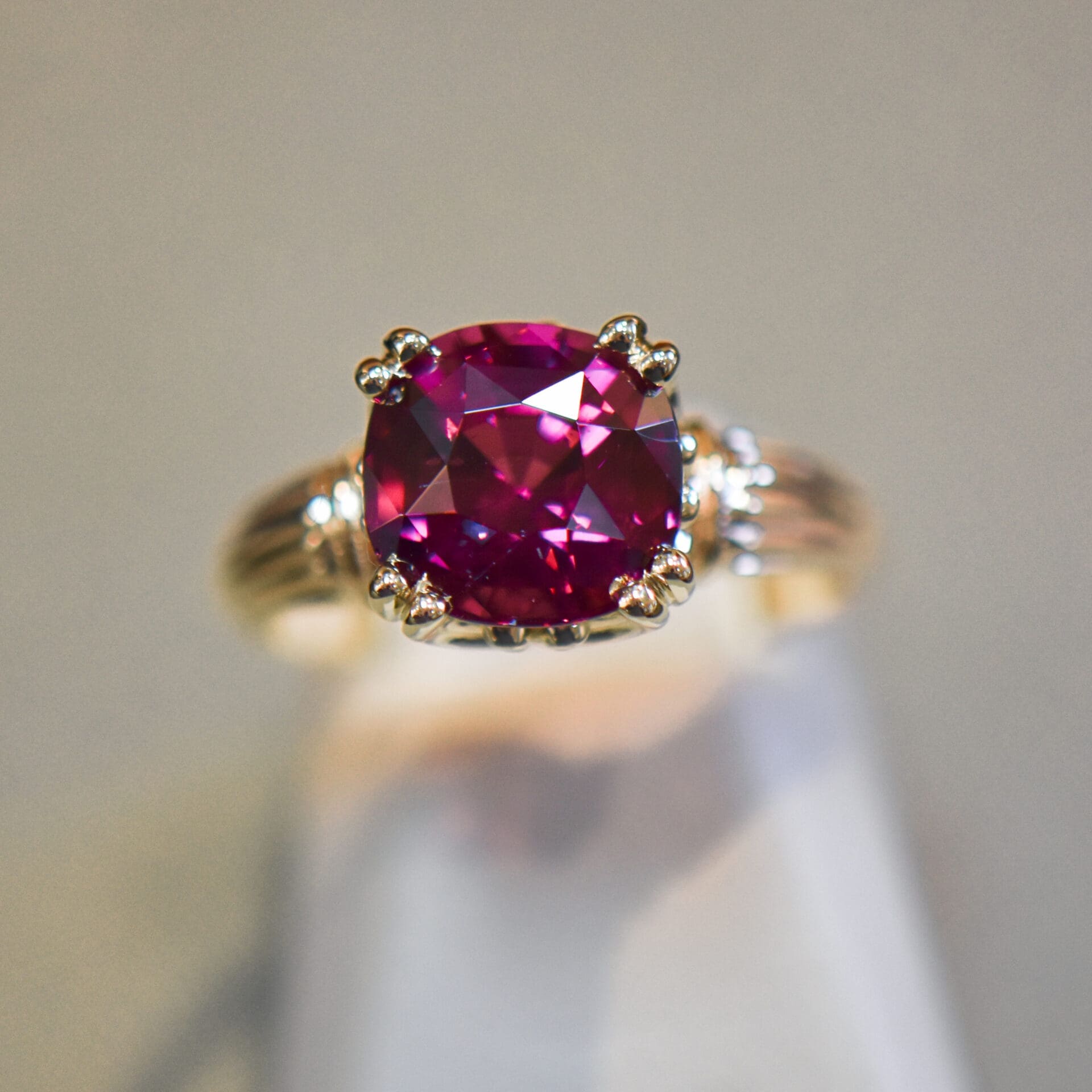 stunning raspberry rhodolite garnet yellow gold vintage ring 4