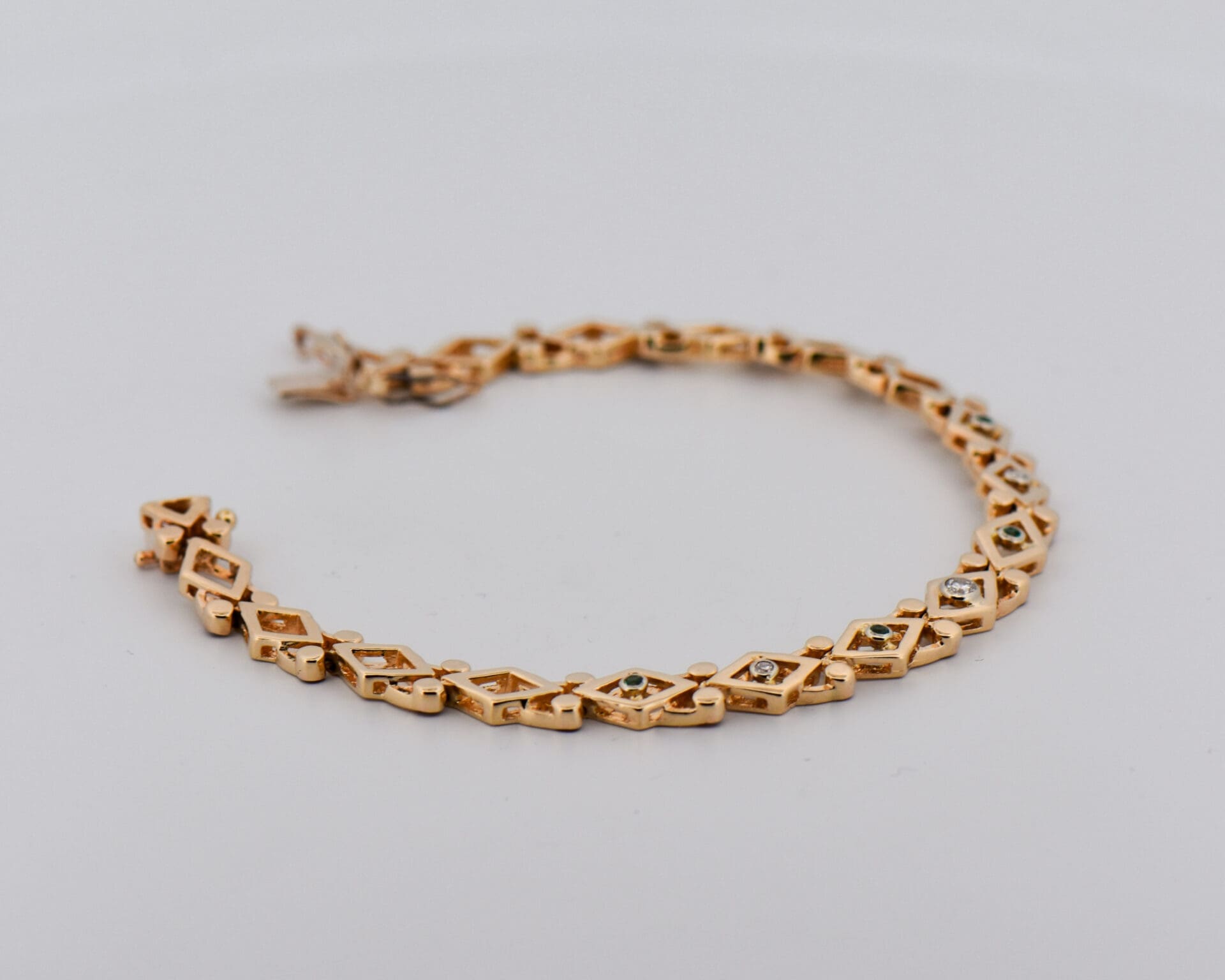 vintage yellow gold geometric link bracelet with emeralds and diamonds 3